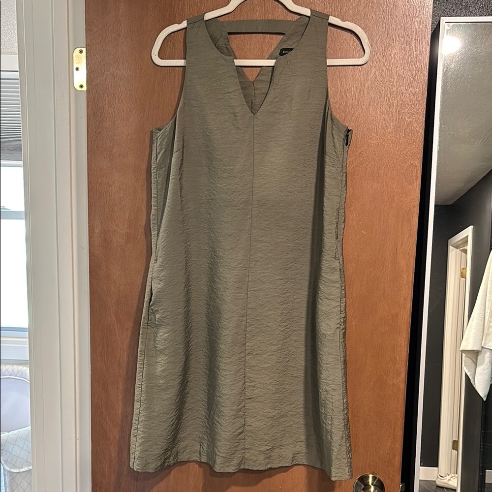 Banana Republic Crinkle fabric summer dress with pockets